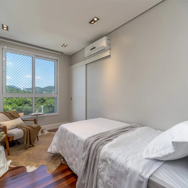 bhr_t8_302-1002.jpg-name-c612b1814a43371e40b35c0aa7cccb57f9c9e2331ee66d8494ff3a7b99ceedea